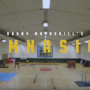 Danny MacAskill dans une salle de gymnastique !